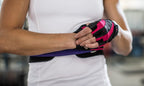 Harbinger Women's Pro Wash & Dry  Fitness Handschoenen - Zwart/Roze - In gebruik