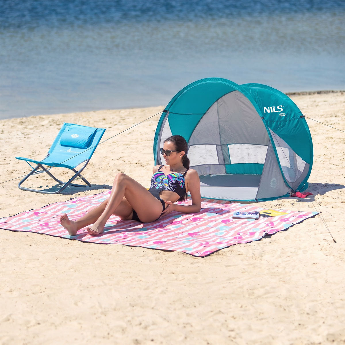 NILS Camp Pop-up Strandtent - Blauw/Grijs - In gebruik