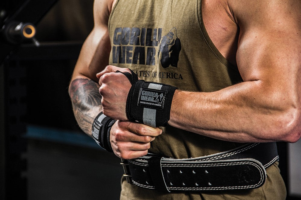 Gorilla Wear Wrist Wraps Ultra - Zwart/Grijs - In gebruik
