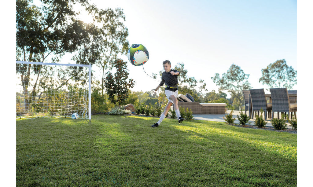 SKLZ Star Kick Solo Voetbaltrainer - Geel - In gebruik