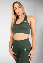 Gorilla Wear Neiro Seamless Sportbeha - Legergroen - In gebruik