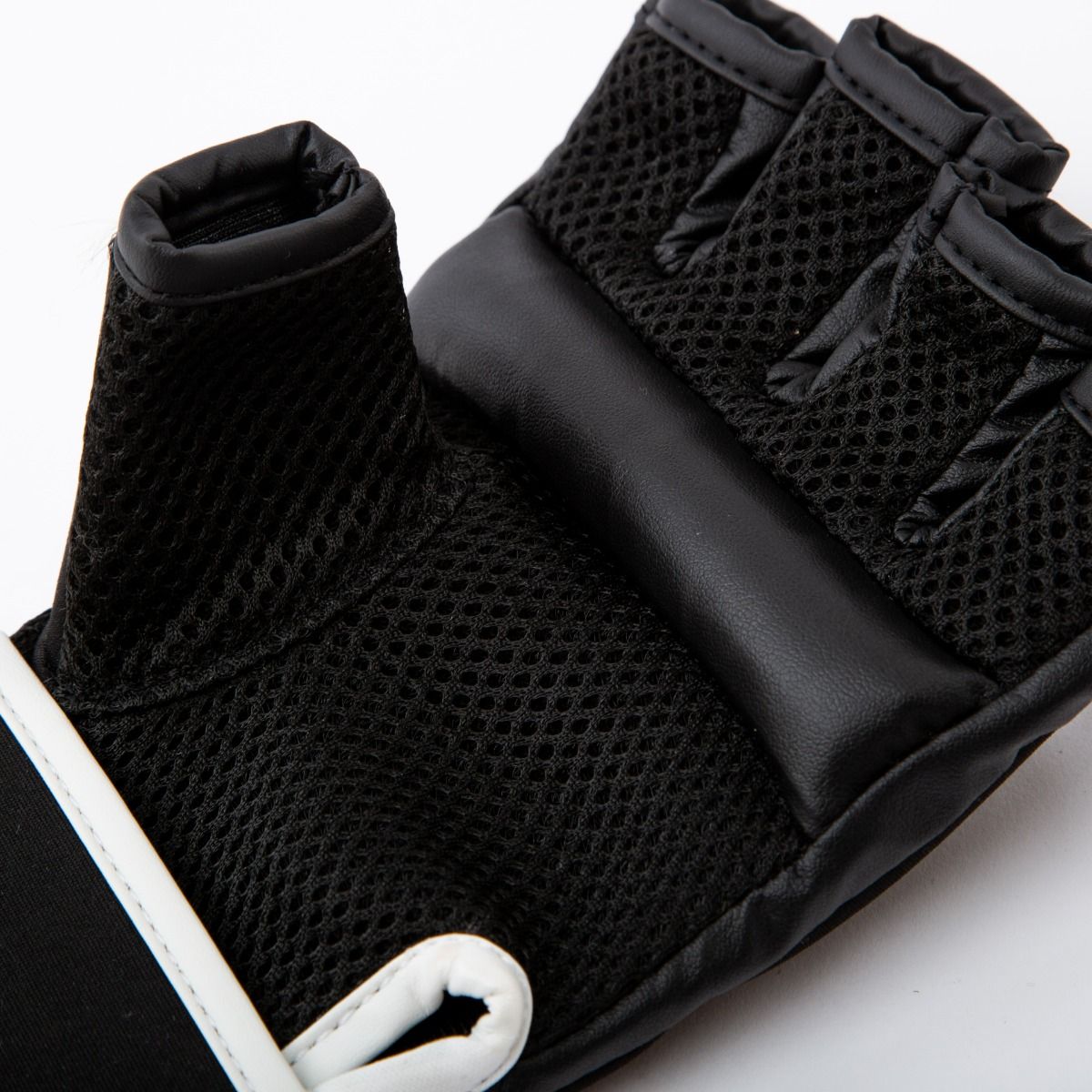 Everlast Core Kickbokshandschoenen - Zwart - Aanzicht
