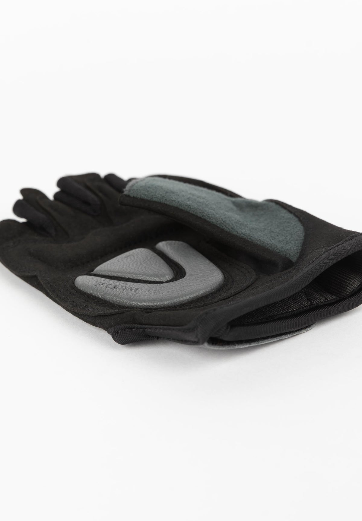 Gorilla Wear Mitchell Training Handschoenen 2.0 - Zwart/Grijs - Aanzicht