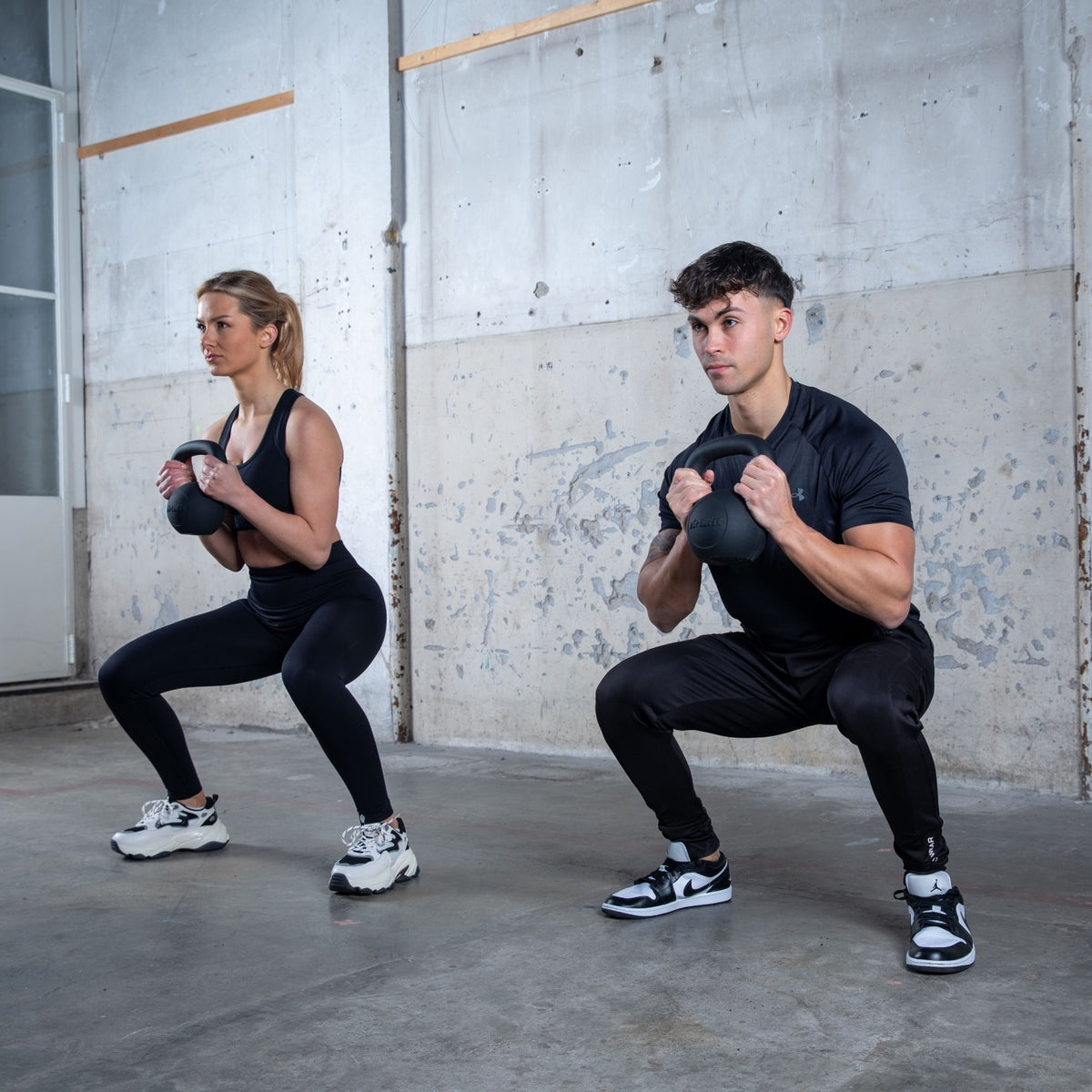 VirtuFit Kettlebell Pro - Kettle Bell - Gietijzer - 32 kg - Tweedekans