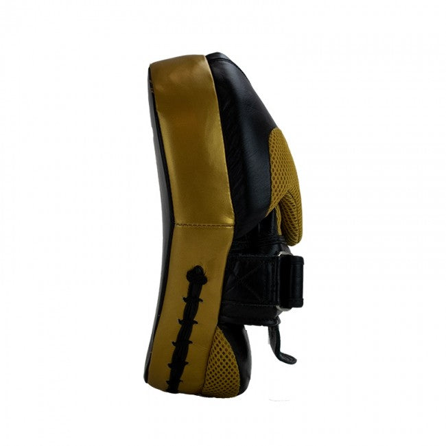 Super Pro Combat Gear Curved Lederen Handpads - Zwart / Goud - In gebruik