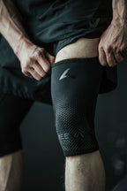 Reeva Knee Sleeves Reflective - Knie bandage - 5 mm - In gebruik