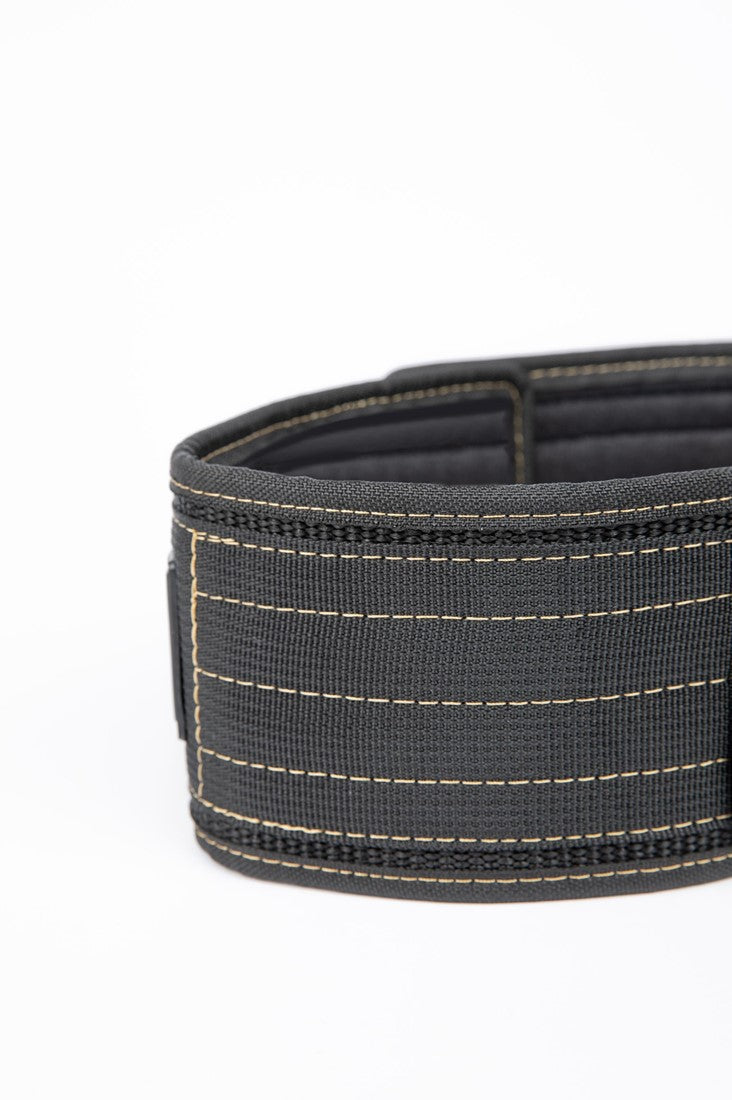 Gorilla Wear Halterriem - 4 Inch Nylon Lifting Belt - Zwart/Goud - In gebruik