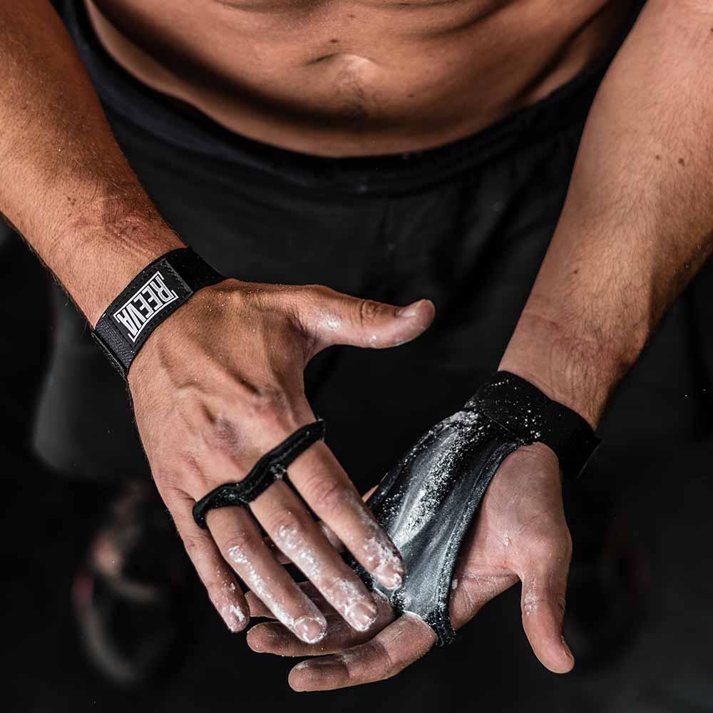 Reeva Kangaroo Grips - Crossfit Handschoenen - Short Strap - In gebruik