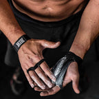 Reeva Kangaroo Grips - Crossfit Handschoenen - Short Strap - In gebruik