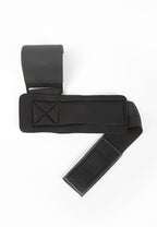 Gorilla Wear Weight Lifting Hooks - Zwart/Wit - In gebruik