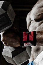 Gorilla Wear Wrist Wraps Pro - Zwart/Goud - In gebruik