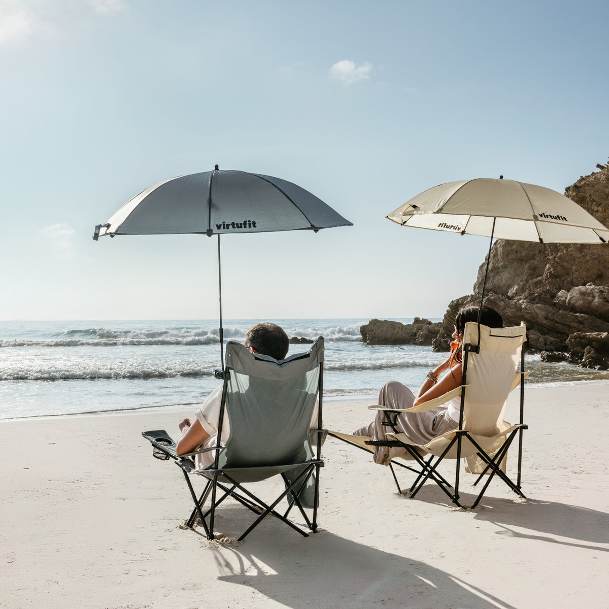 VirtuFit Campingstoel opvouwbaar met voetsteun - Strandstoel - Zwart - Tweedekans
