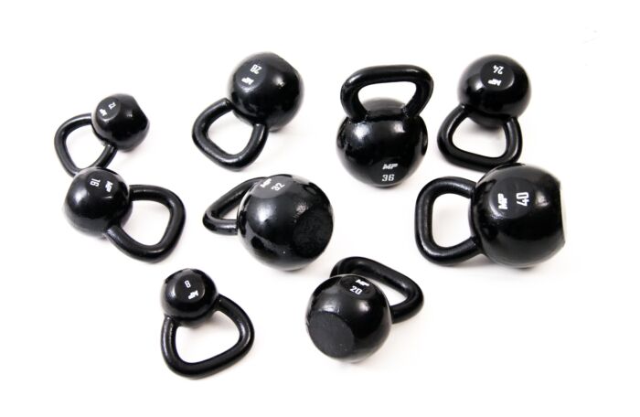 Muscle Power Gietijzeren Kettlebell - Zwart - 40 kg - In gebruik