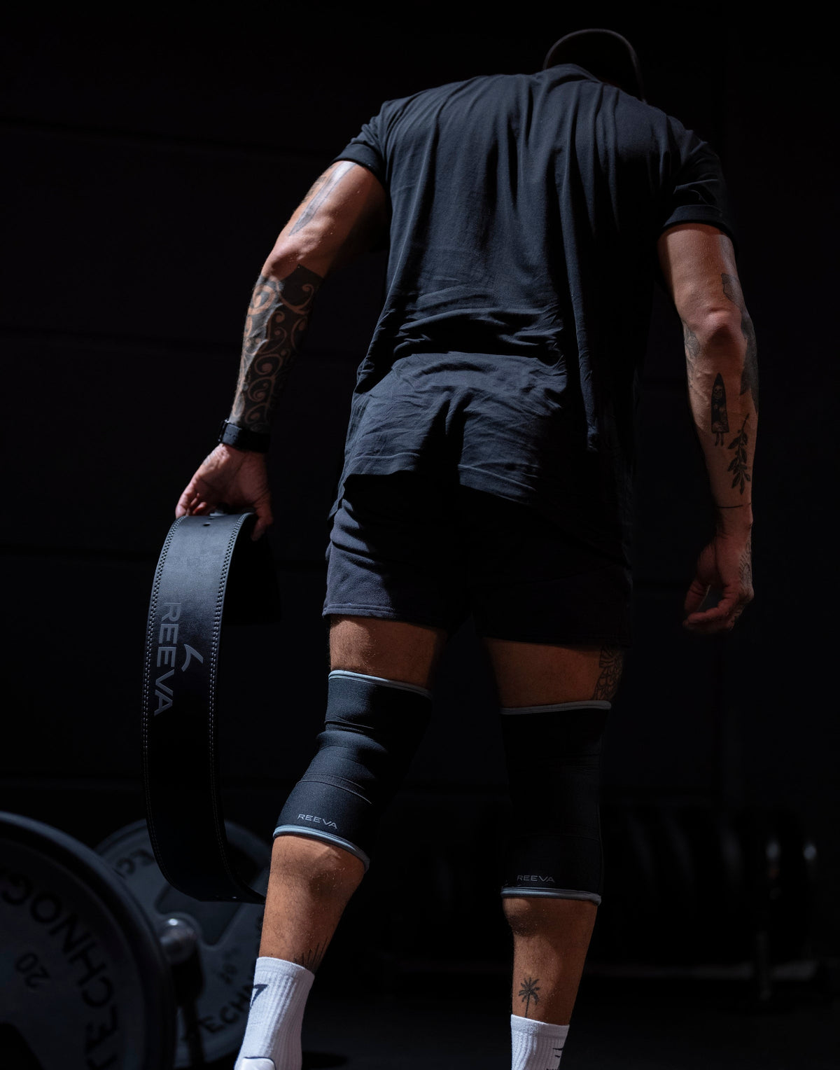Reeva Powerlifting Knee Sleeves - Knie Bandages - 7 mm - Grijs - In gebruik