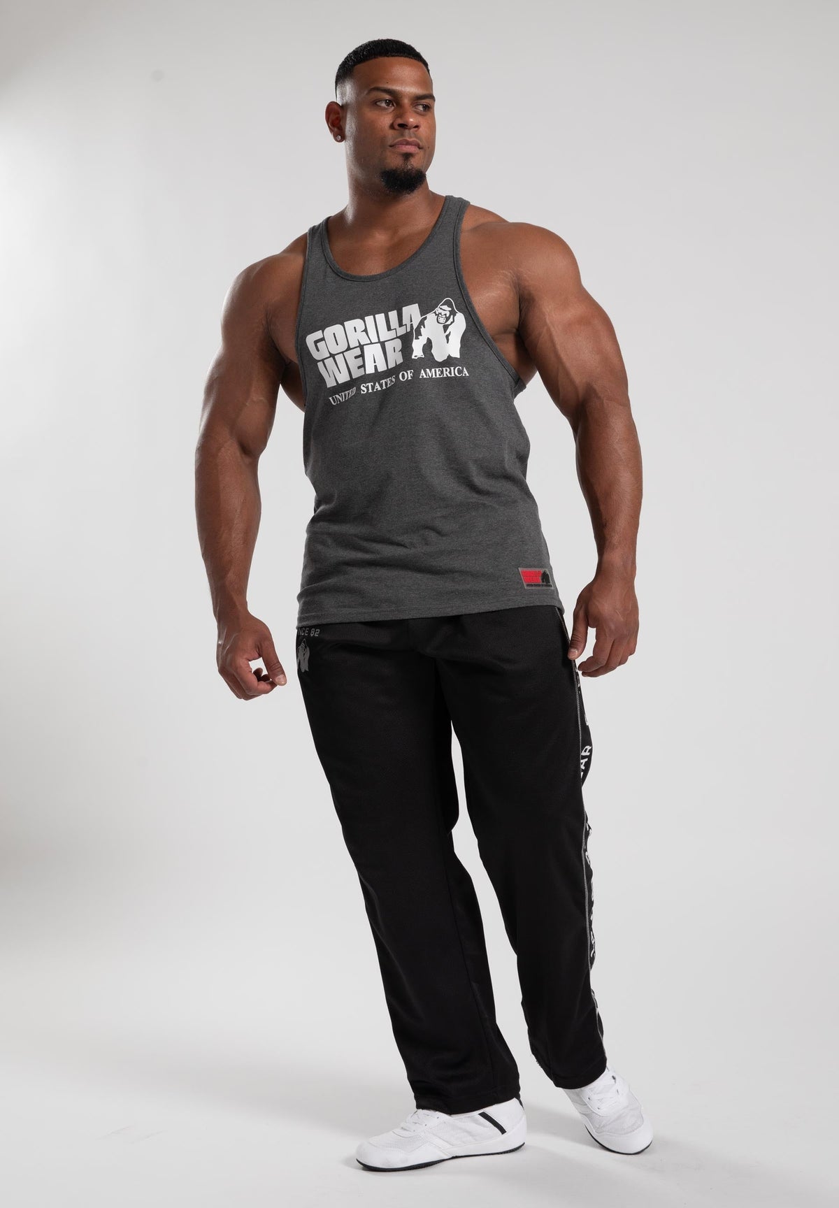 Gorilla Wear Classic Tank Top - Donkergrijs - In gebruik