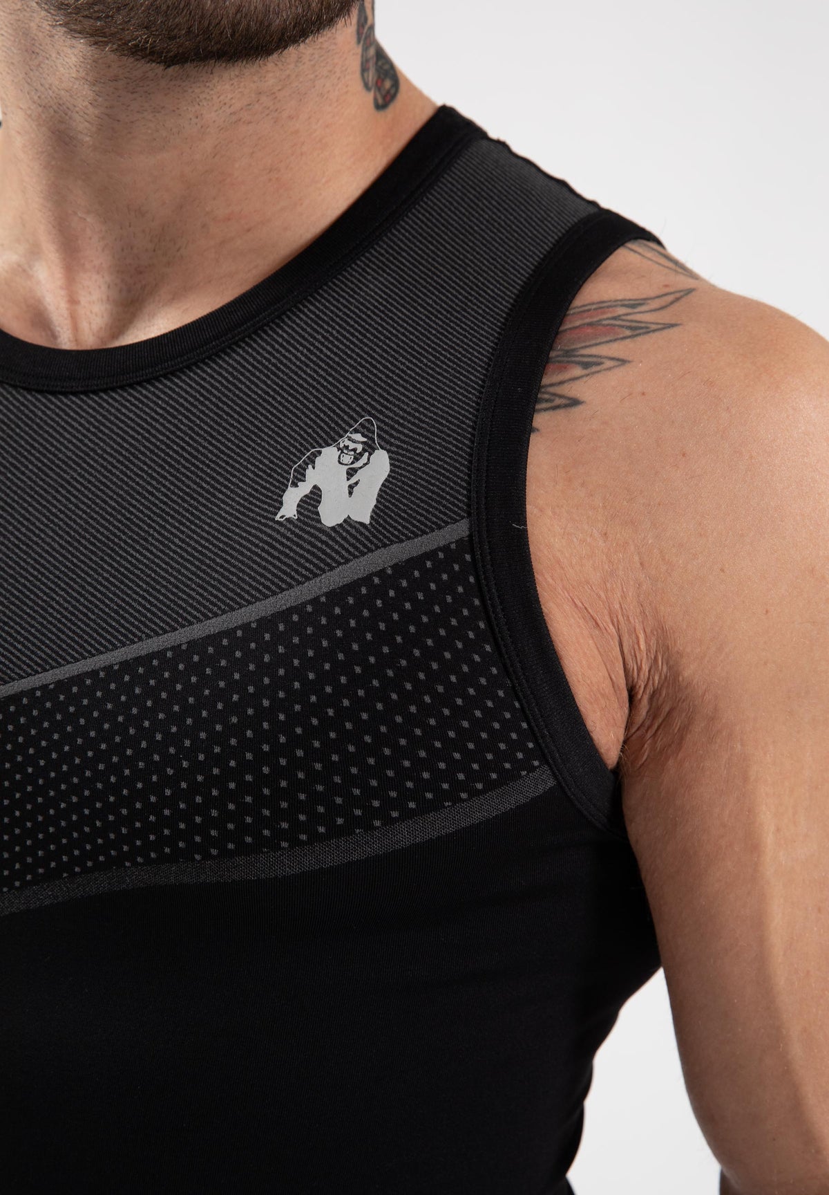 Gorilla Wear Norton Tank Top - Zwart - In gebruik