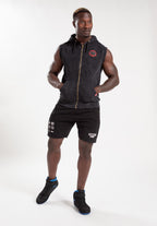 Gorilla Wear Silverdale Mouwloos Vest met Capuchon - Zwart - In gebruik