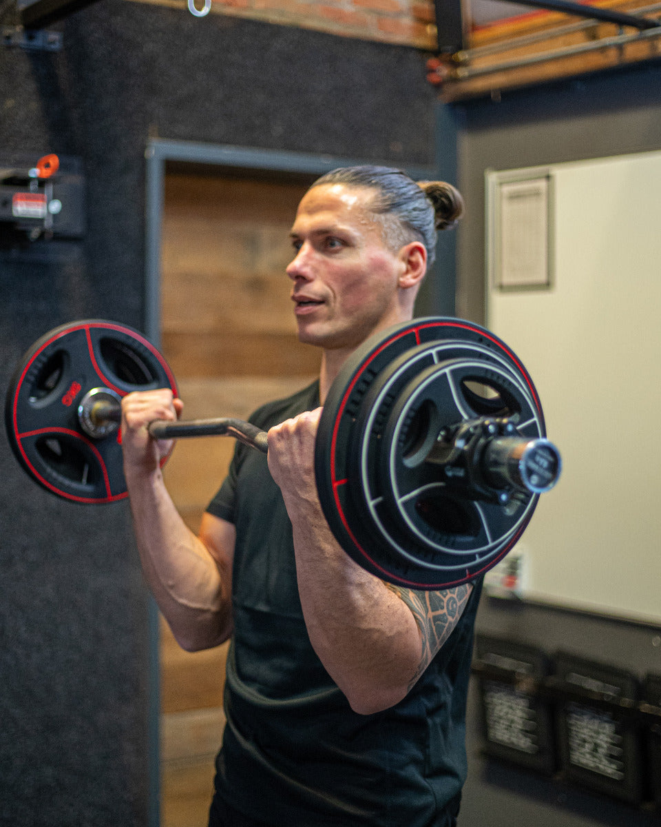 Muscle Power EZ Curlstang Basic - Chroom - 50 mm - In gebruik