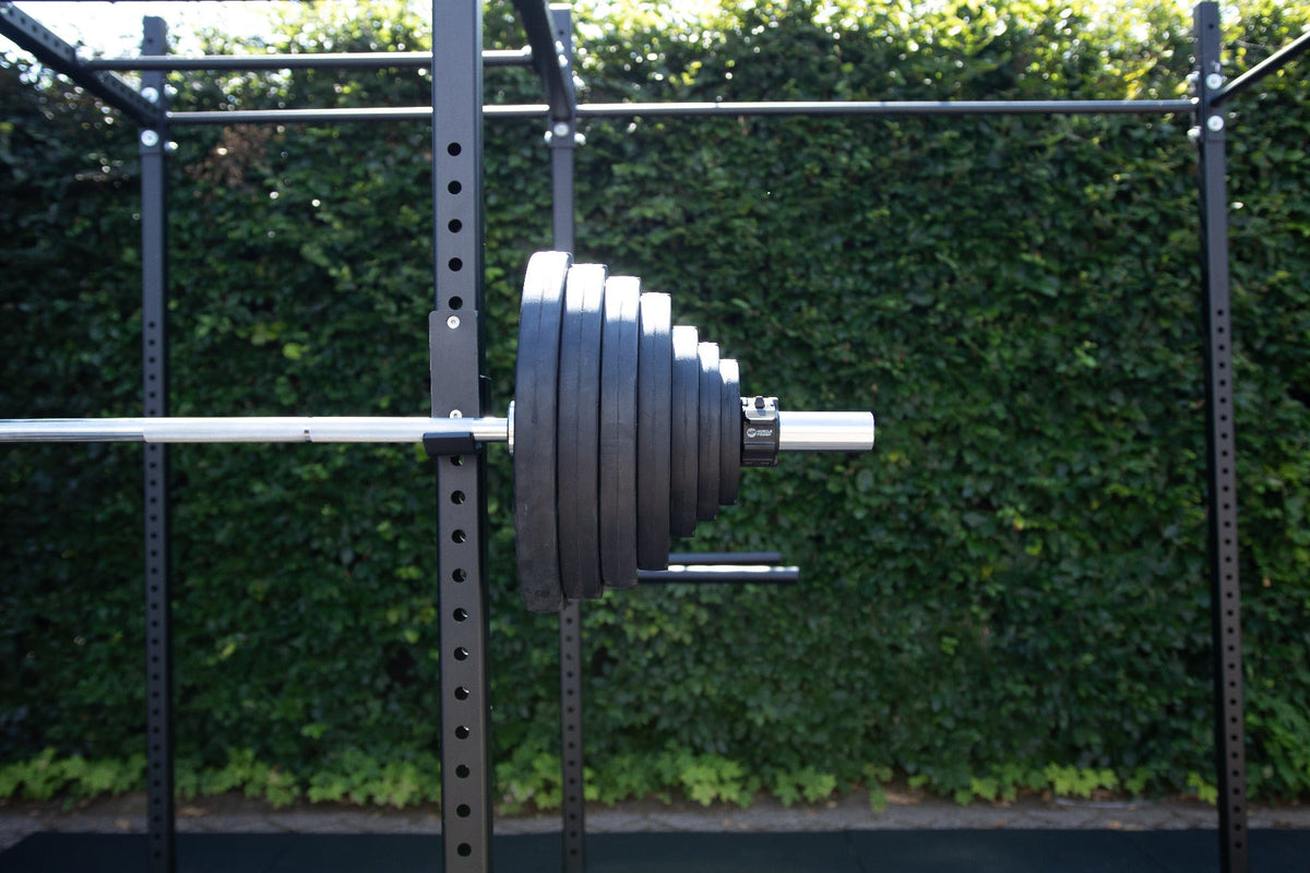 Muscle Power Olympische Halterschijf met Handgrepen - Rubber - 20 kg - In gebruik