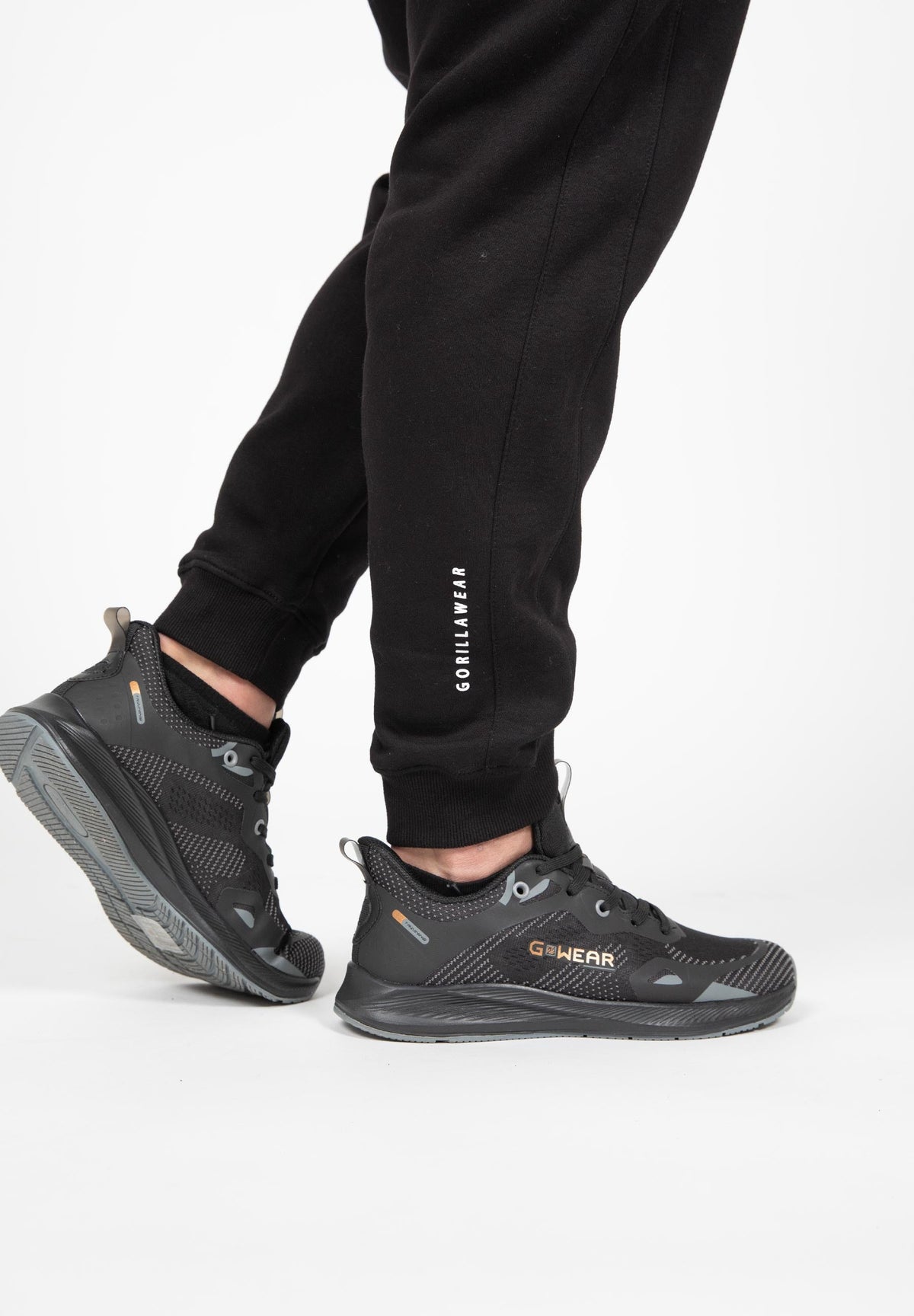 Gorilla Wear Leon Joggingbroek - Zwart - In gebruik