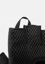 Gorilla Wear Jackson Lifting Handschoenen - Zwart - In gebruik