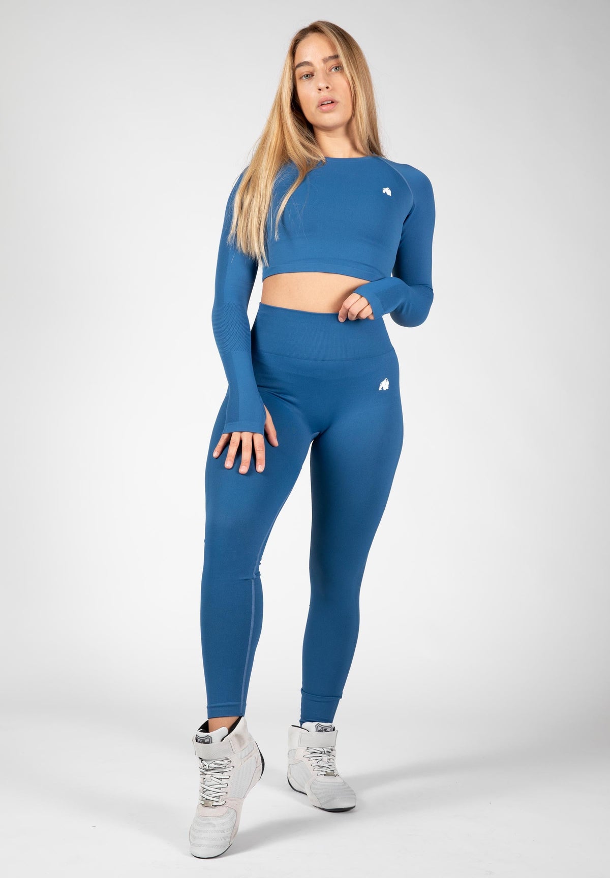 Gorilla Wear Hilton Seamless Cropped Longsleeve - Blauw - In gebruik