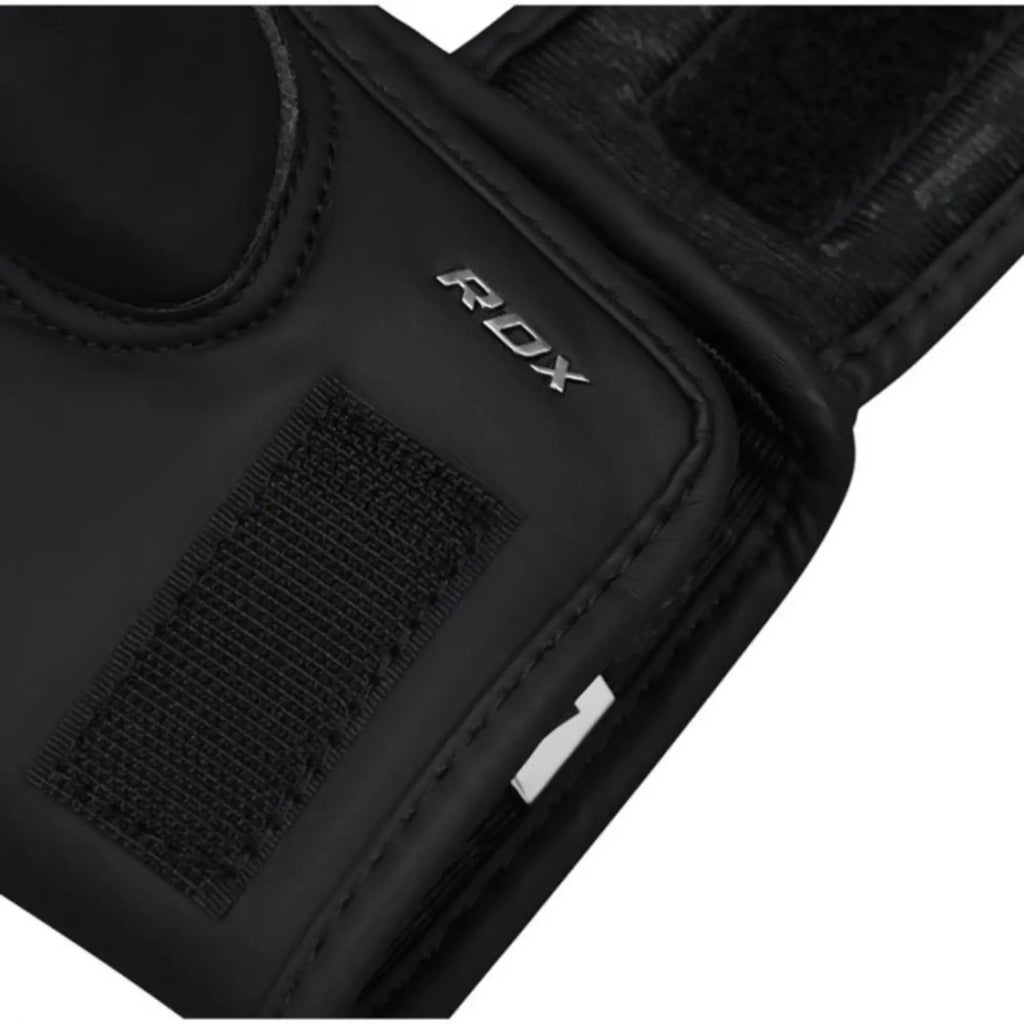 RDX Sports F15 Noir MMA Grappling Gloves - Zwart - In gebruik