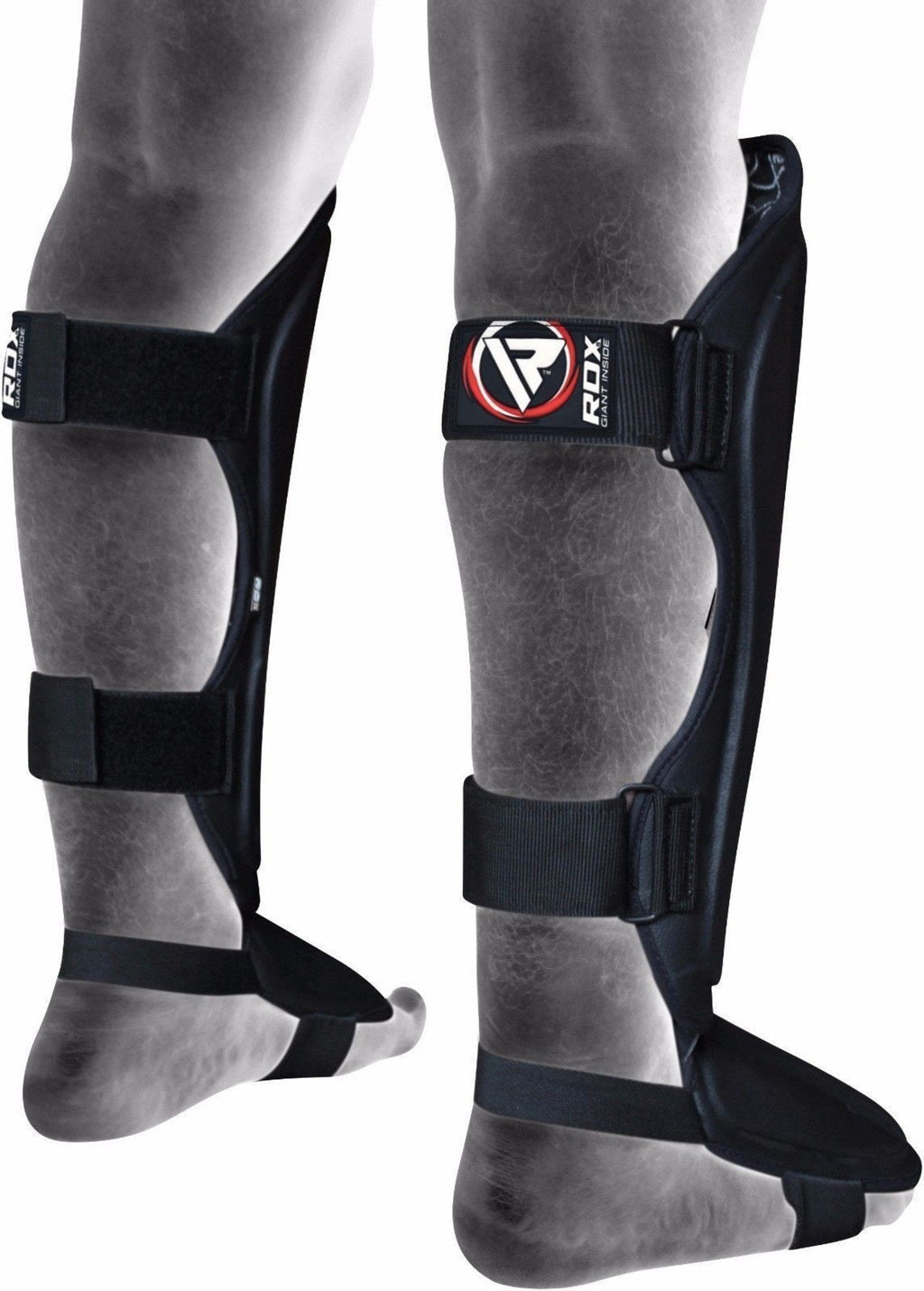 RDX Sports Scheenbeschermers Shin Instep King - Zwart - In gebruik