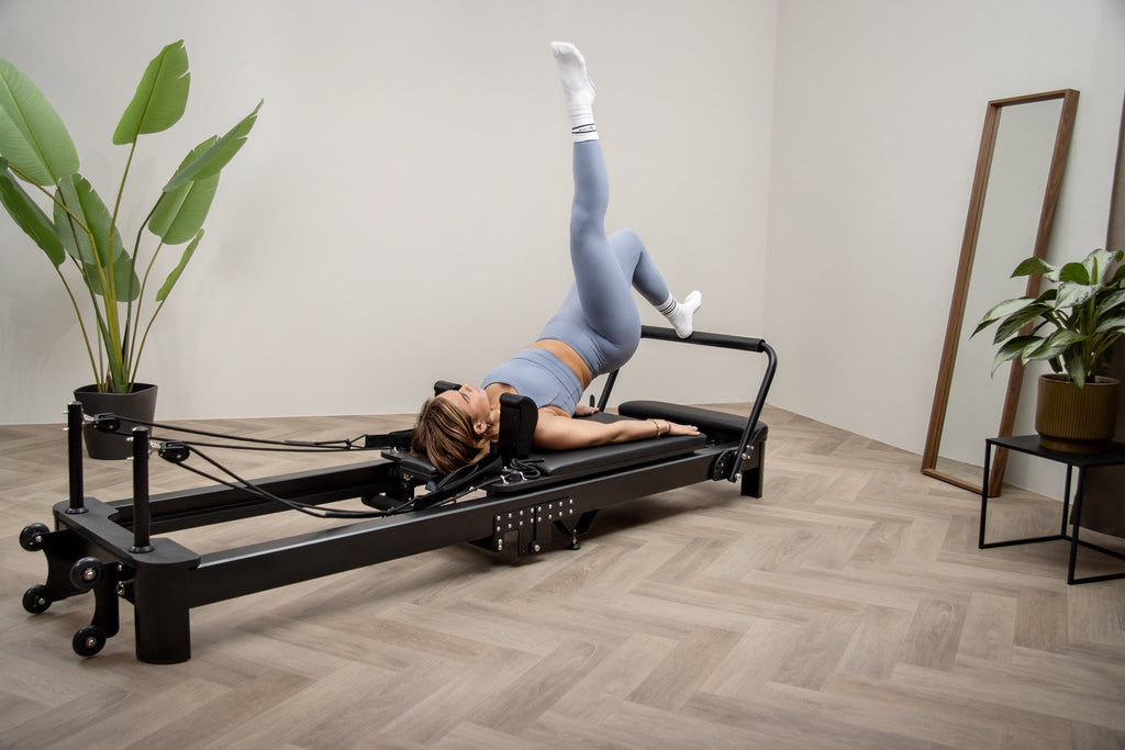 Mewave Pilates Reformer Pro Premium - Zwart - In gebruik