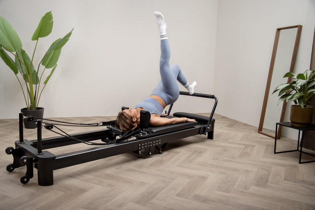 Mewave Pilates Reformer Pro Premium - Zwart - In gebruik